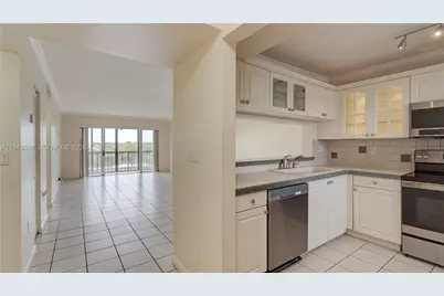 10155 NW 9th St Cir #4-401, Miami, FL 33172 - Photo 3