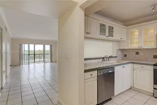 10155 NW 9th St Cir, Miami, FL 33172 - Photo 3