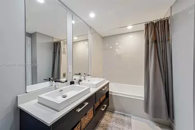 45 SW 9th St #3405, Miami, FL 33130 - Photo 9