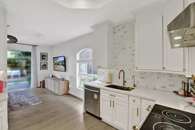 9046 SW 160th Ter, Palmetto Bay, FL 33157 - Photo 11