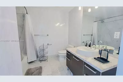 253 NE 2nd St #3305, Miami, FL 33132 - Photo 5