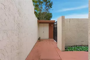 7707 SW 105th Pl, Miami, FL 33173 - Photo 9