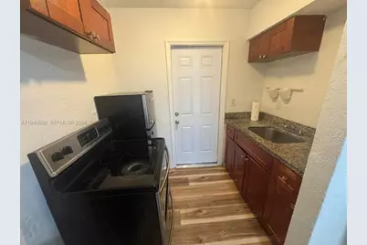 7638 N Miami Avenue #4, Miami, FL 33150 - Photo 5