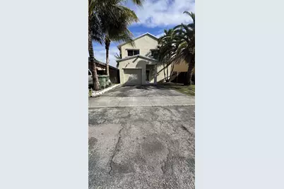 915 SE 13th Rd, Homestead, FL 33035 - Photo 1