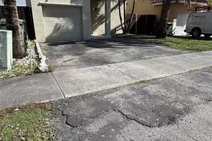 915 SE 13th Rd, Homestead, FL 33035 - Photo 17