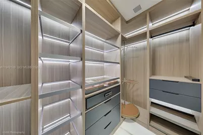 300 Biscayne Boulevard Way #2307W, Miami, FL 33131 - Photo 15