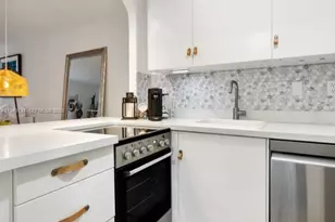 2899 Collins Ave, Miami Beach, FL 33140 - Photo 5