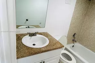 1000 St Charles Pl, Pembroke Pines, FL 33026 - Photo 31