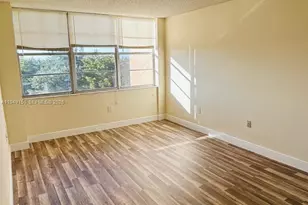 1000 St Charles Pl, Pembroke Pines, FL 33026 - Photo 33