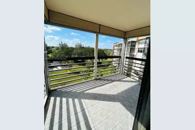 1000 Saint Charles Pl #721, Pembroke Pines, FL 33026 - Photo 15