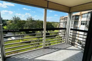 1000 St Charles Pl, Pembroke Pines, FL 33026 - Photo 15