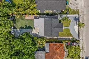 889 NW 102nd St, Miami, FL 33150 - Photo 9