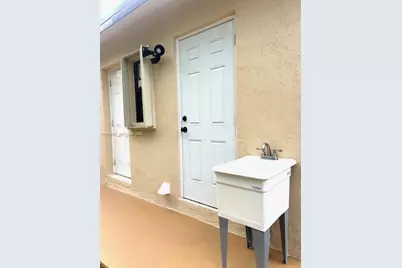 832 NW 16th Ter, Fort Lauderdale, FL 33311 - Photo 15