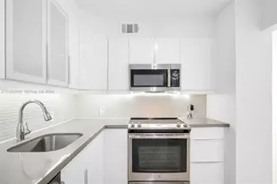 100 Bayview Dr, Sunny Isles Beach, FL 33160 - Photo 19