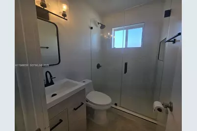 635 W 31st St, Hialeah, FL 33012 - Photo 5