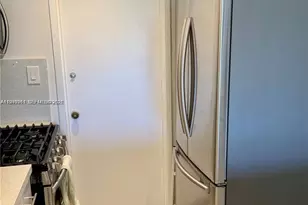 8400 Byron Ave, Miami Beach, FL 33141 - Photo 15