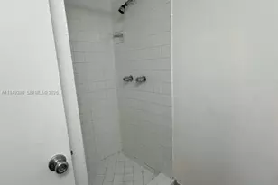 4803 NW 7th St, Miami, FL 33126 - Photo 15