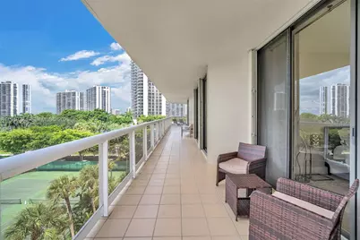 20191 E Country Club Dr #601, Aventura, FL 33180 - Photo 27