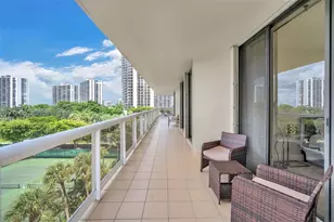 20191 E Country Club Dr, Aventura, FL 33180 - Photo 27