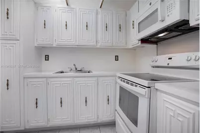 7925 Carlyle Ave #202, Miami Beach, FL 33141 - Photo 9