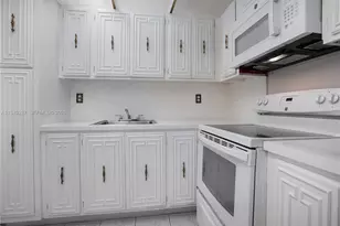 7925 Carlyle Ave, Miami Beach, FL 33141 - Photo 9