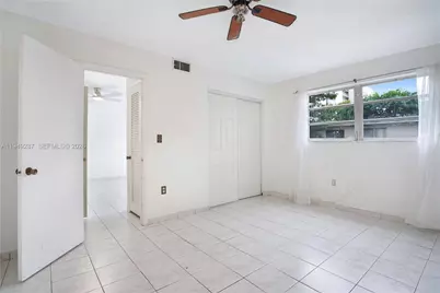 7925 Carlyle Ave #202, Miami Beach, FL 33141 - Photo 15