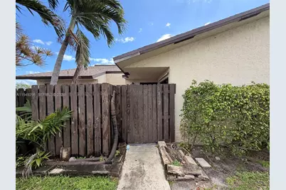 1802 Waterview Cir #1802, Palm Springs, FL 33461 - Photo 3