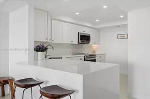 2425 Presidential Way, West Palm Beach, FL 33401 - Photo 5