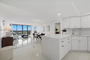 2425 Presidential Way, West Palm Beach, FL 33401 - Photo 3