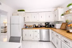 800 Parkview Dr, Hallandale Beach, FL 33009 - Photo 15