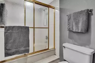 16565 NE 26th Ave, North Miami Beach, FL 33160 - Photo 23