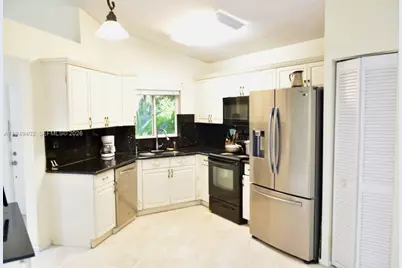 131 SW 178th Way, Pembroke Pines, FL 33029 - Photo 5