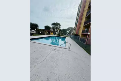 4717 NW 7th St #308-10, Miami, FL 33126 - Photo 3