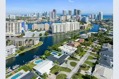 430 Tamarind Dr, Hallandale Beach, FL 33009 - Photo 9