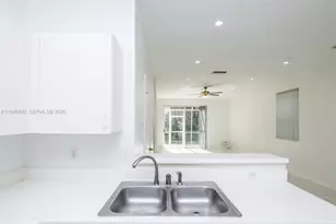 1911 Madeira Dr, Weston, FL 33327 - Photo 23