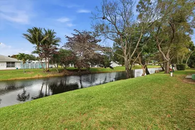 8615 Bridle Path Ct, Davie, FL 33328 - Photo 3
