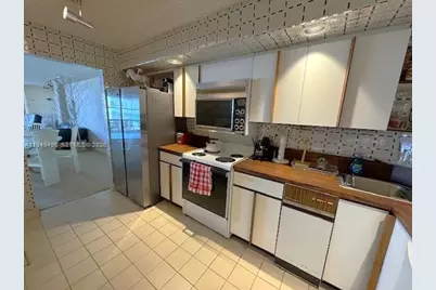 6423 Collins Ave #809, Miami Beach, FL 33141 - Photo 7