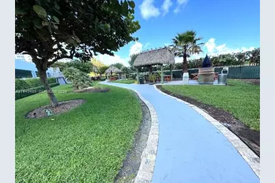 6423 Collins Ave #809, Miami Beach, FL 33141 - Photo 17