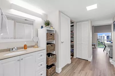 20301 W Country Club Dr #1623, Aventura, FL 33180 - Photo 37