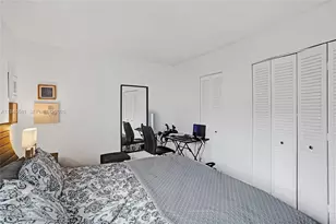 401 Golden Isles Dr, Hallandale Beach, FL 33009 - Photo 29