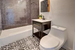 818 NW 47th St, Miami, FL 33127 - Photo 17