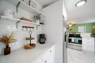 810 NW 21st Ct, Miami, FL 33125 - Photo 3