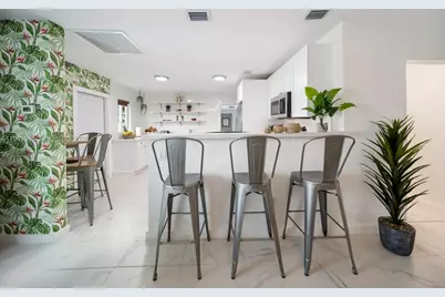 810 NW 21st Ct, Miami, FL 33125 - Photo 17