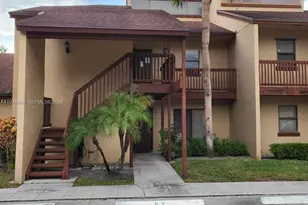 302 E Lakeview Dr E, Royal Palm Beach, FL 33411 - Photo 1