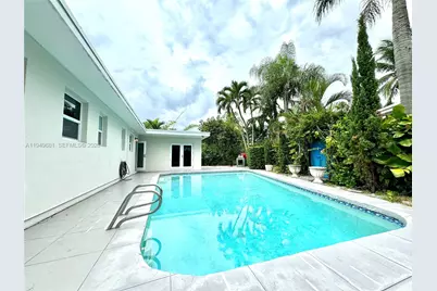 2075 S Hibiscus Dr, North Miami, FL 33181 - Photo 27