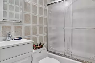 2224 W 53rd Pl, Hialeah, FL 33016 - Photo 25