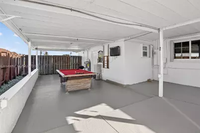 730 N 72nd Way, Hollywood, FL 33024 - Photo 9