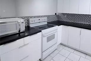 10000 NW 80th Ct, Hialeah Gardens, FL 33016 - Photo 15