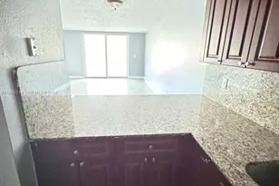 7010 NW 186th St, Hialeah, FL 33015 - Photo 15