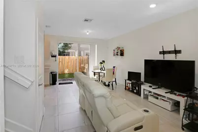 2432 SE 10th Ct, Homestead, FL 33035 - Photo 5